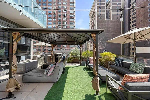 Sold by Compass | media 9