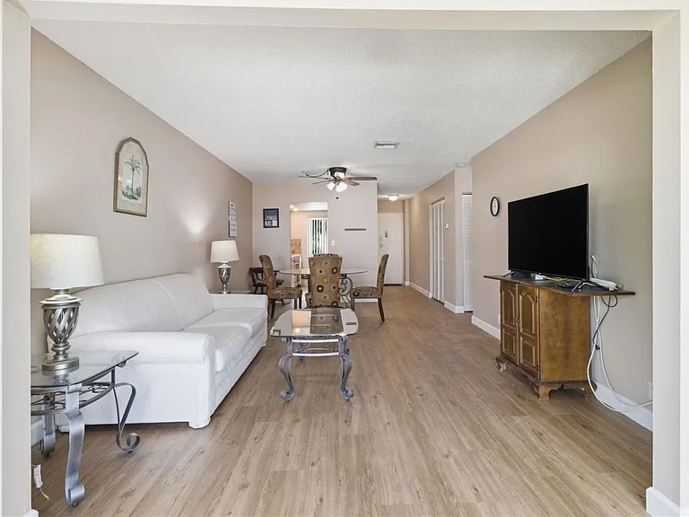 2060 Marilyn St #207 — Photo 16