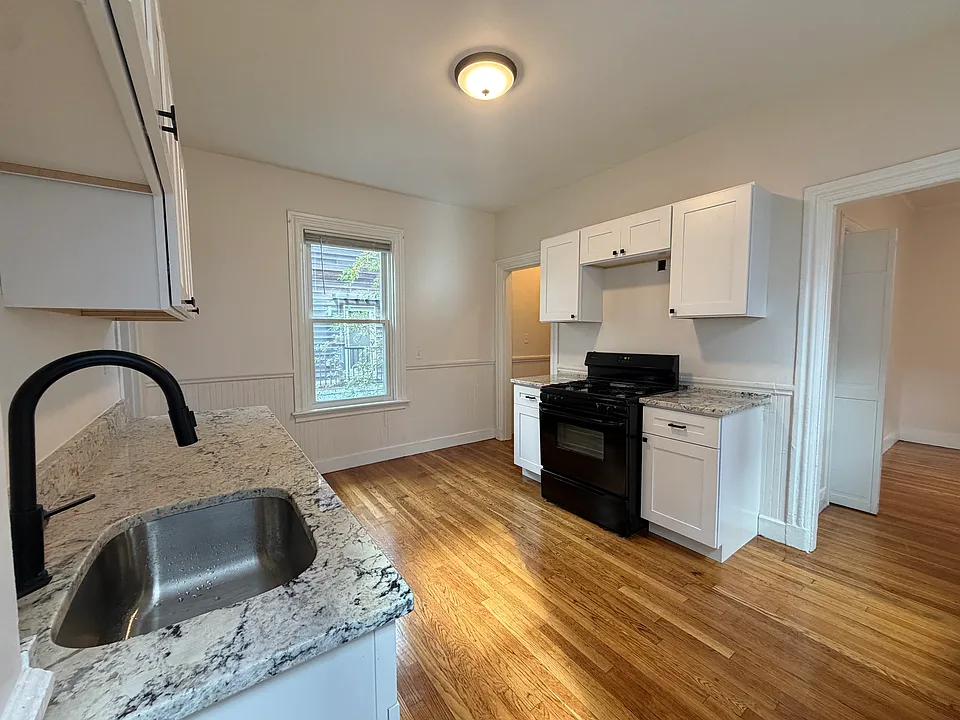 327 Columbia St #2