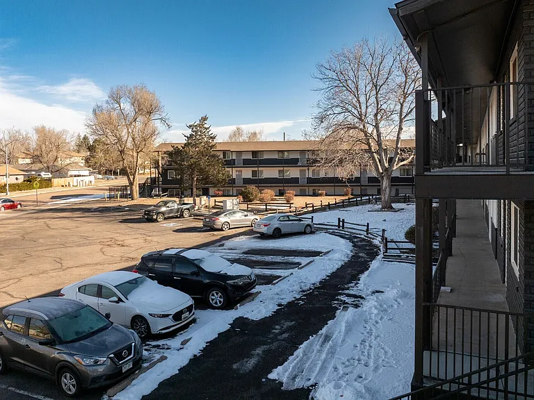 Westwind Apartments — Photo 2