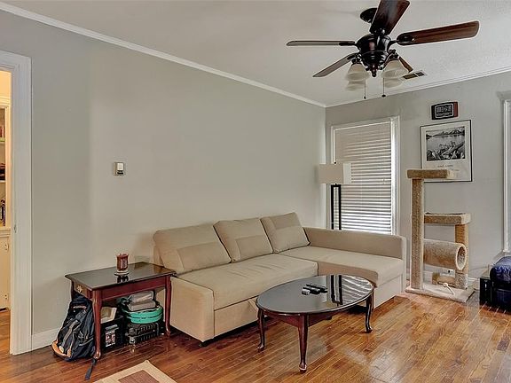 4th image of 1001 N Harrison Ave