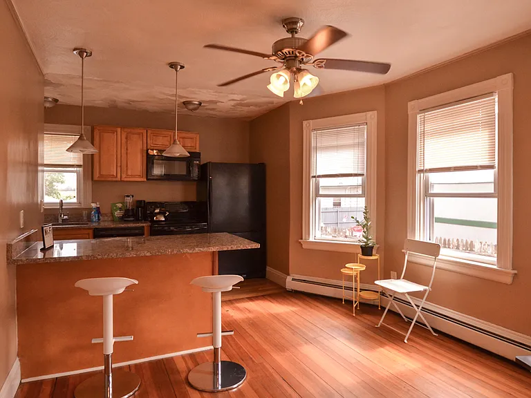 148 Ohio Ave #4 — Photo 7