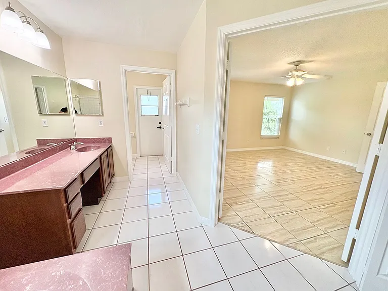 2813 Rolling Broak Dr — Photo 20