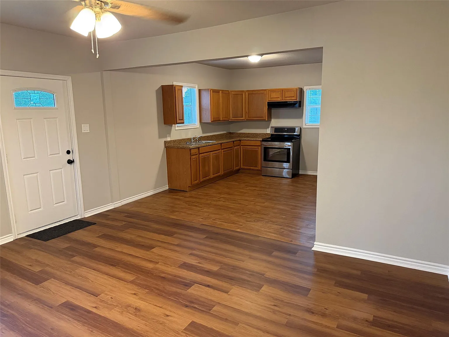 4 bed, 2.0 bath, 2007 sqft, $1,925 — Photo 4
