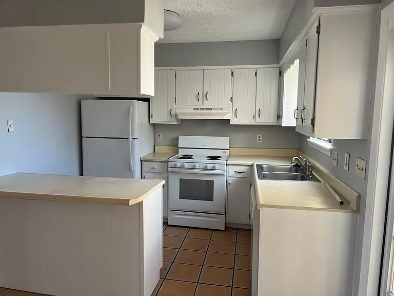 3904 Venetian Cir #3904 — Photo 4