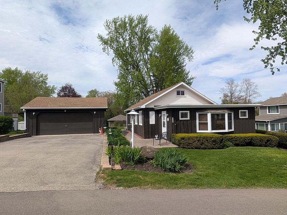 1st image of 4226 Maple DRIVE