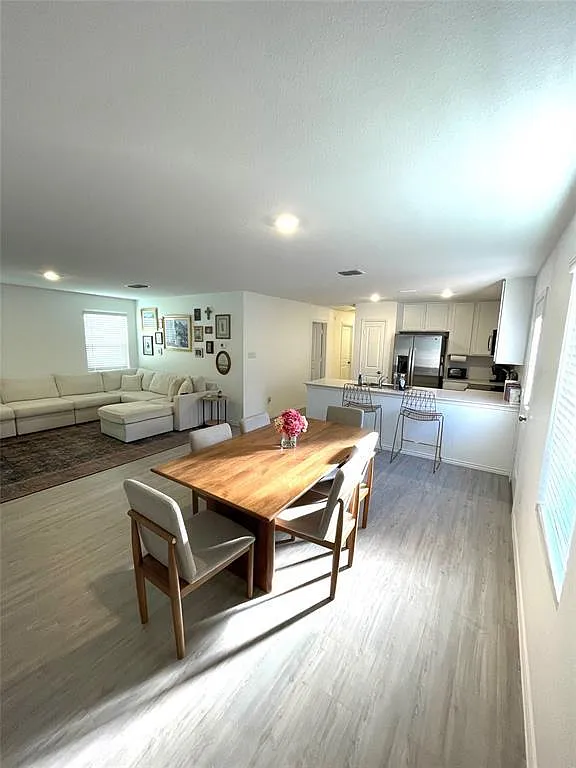 3 bed, 2.0 bath, 1400 sqft, $1,680 — Photo 4