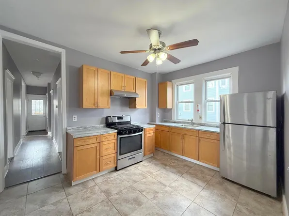 171 Sherman St #2, Cambridge, MA 02140