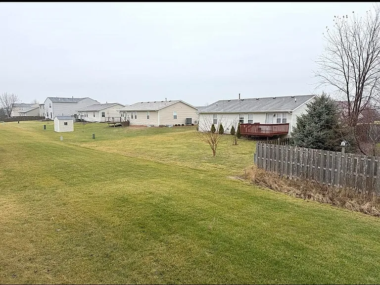 3064 Huntington Dr — Photo 4