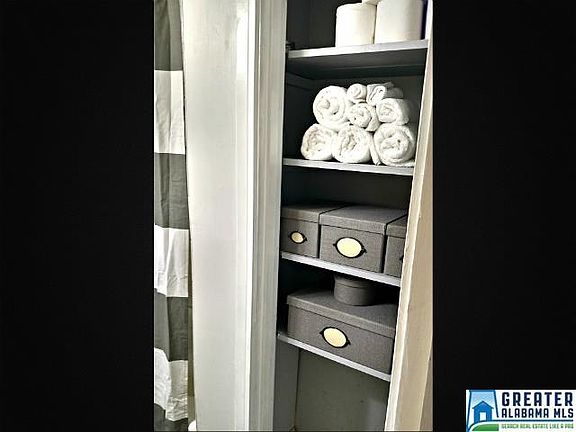 4th image of 909 Hillview Dr