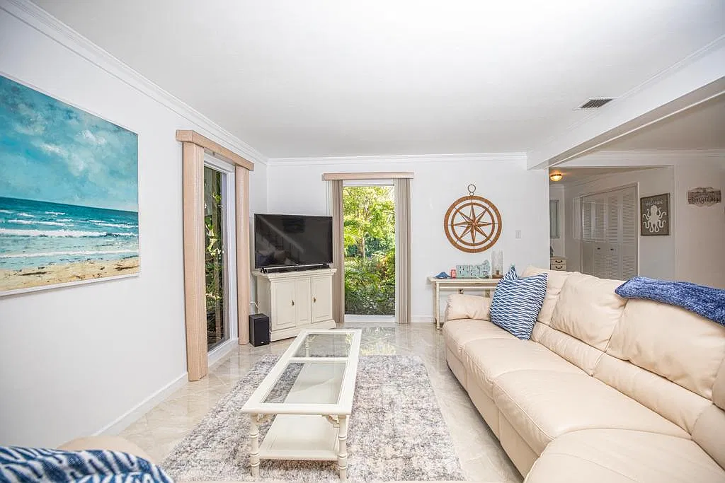 2 bed, 2.5 bath, 1355 sqft, $4,800 — Photo 4