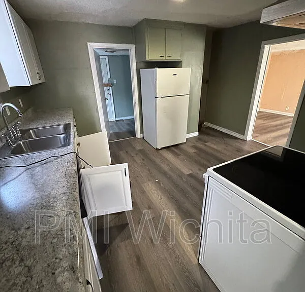 1931 S Washington Ave — Photo 6