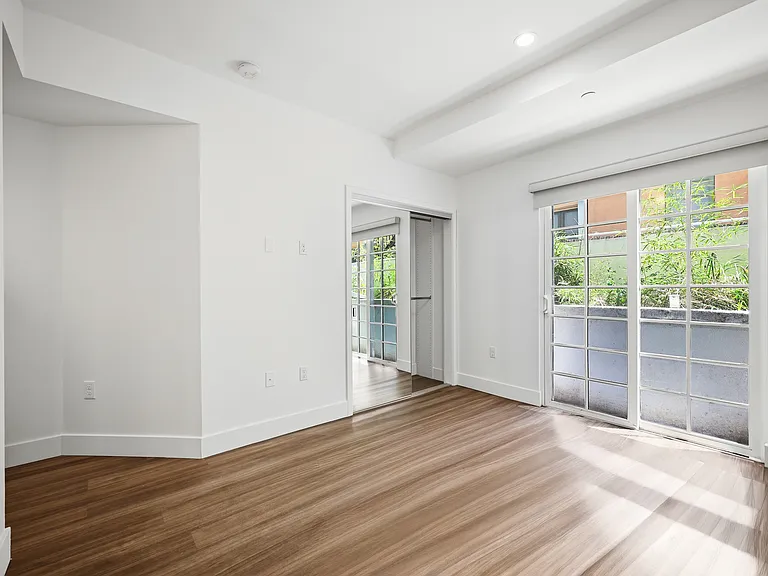 Elm Wood — Photo 16