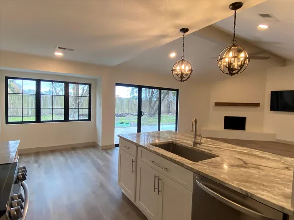 23034 Spring Willow Dr, Tomball, TX 77375