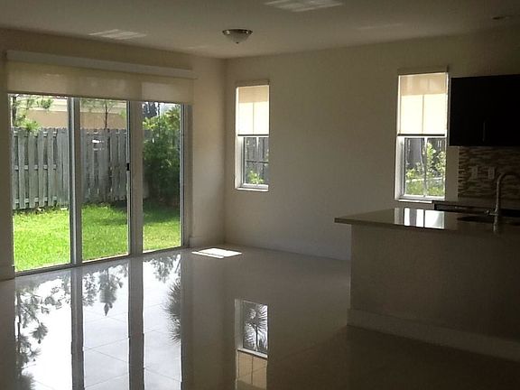 4th image of 10403 NW 70th Ln