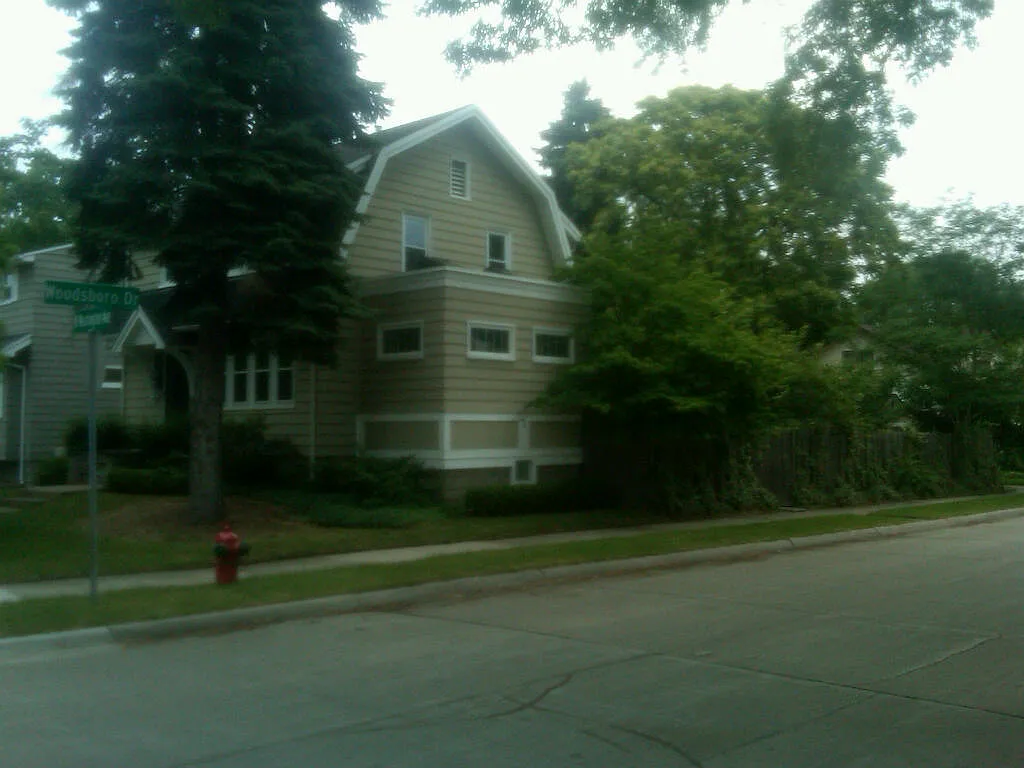 3 bed, 1255 sqft, $1,800 — Photo 3