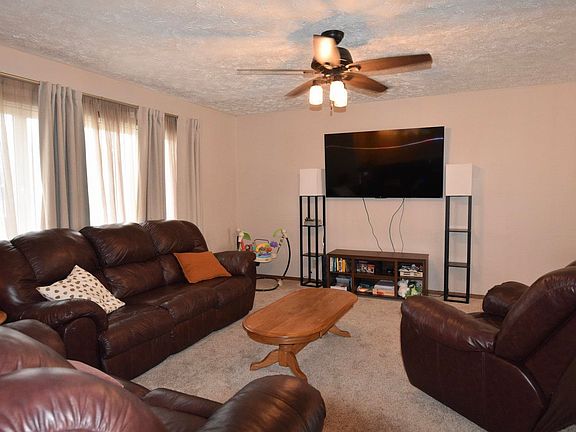3rd image of 4407 E Ave
