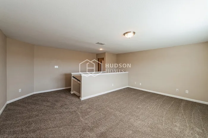 148 Aaron St — Photo 9