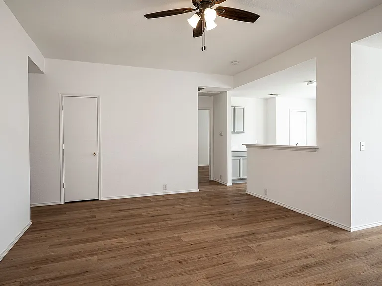 8924 King St — Photo 4