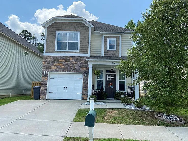 237 Claudia Dr — Photo 1