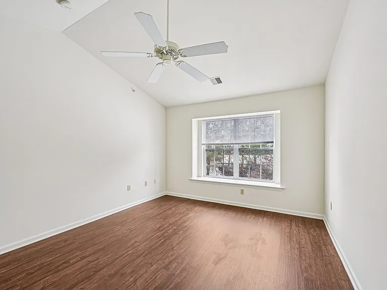 Spring Creek Apartments — Photo 38