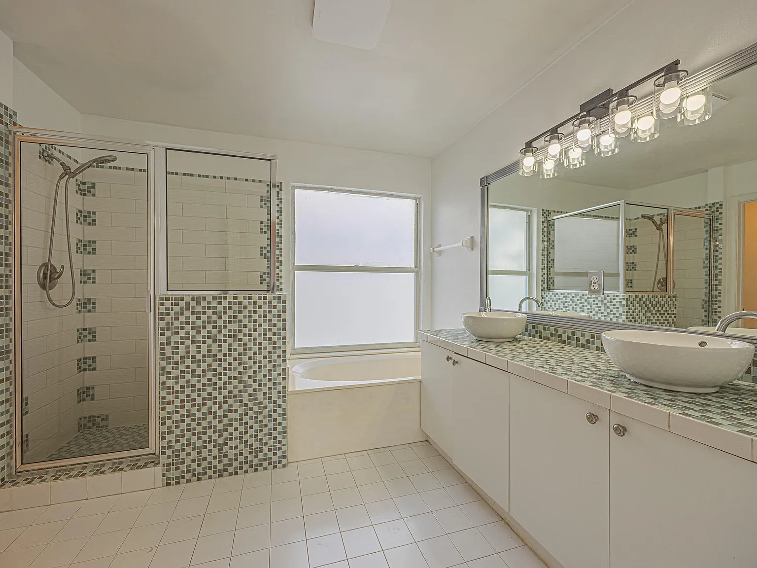 3 bed, 2.5 bath, 1928 sqft, $3,800 — Photo 2