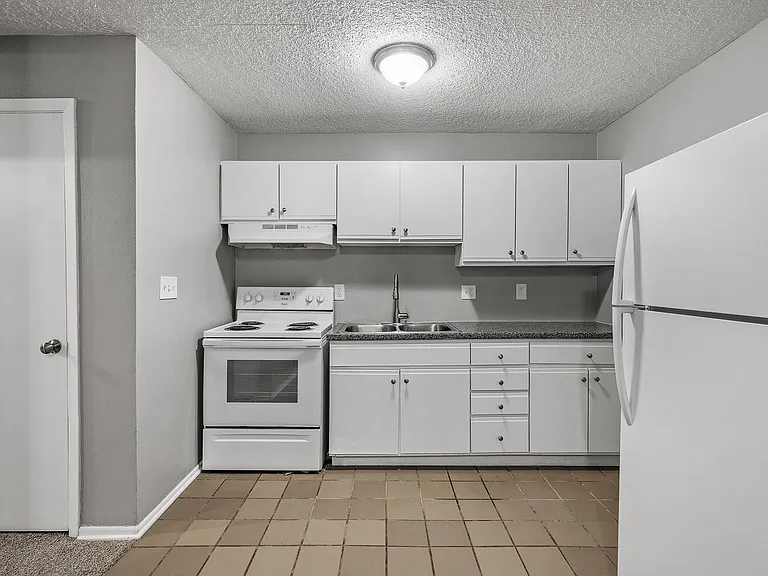 Elrose Apartments 1510 — Photo 3