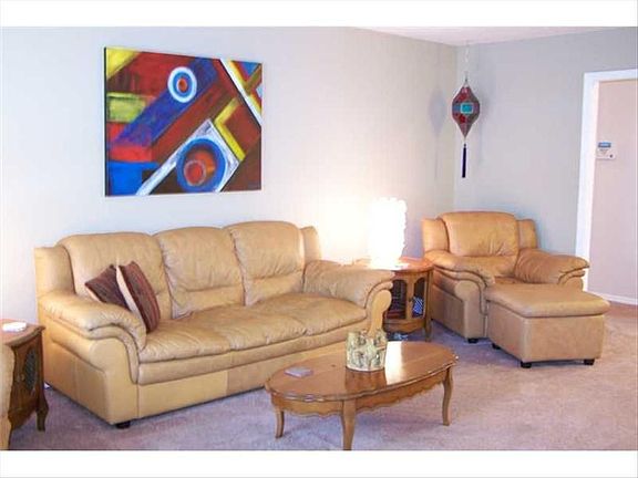 4th image of 921 Hoover Village Dr #921C