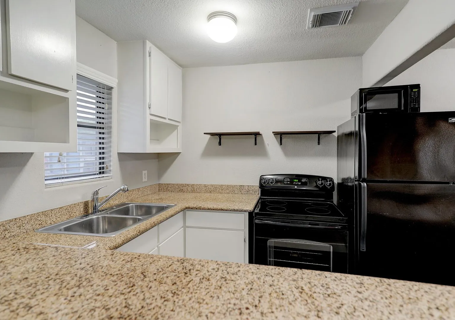 TLP Hawthorne — Photo 2