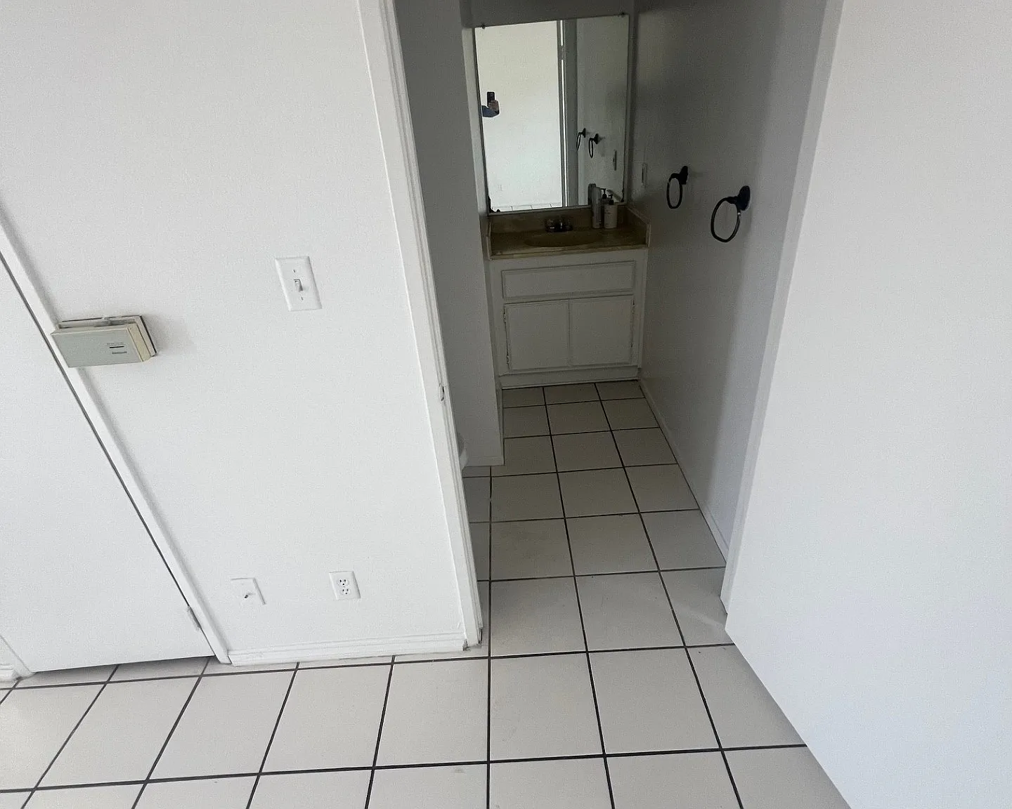 1 bed, 1.5 bath, 950 sqft, $1,900 — Photo 4