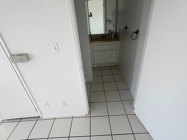 7615 N Hollywood Way #101 — Photo 4