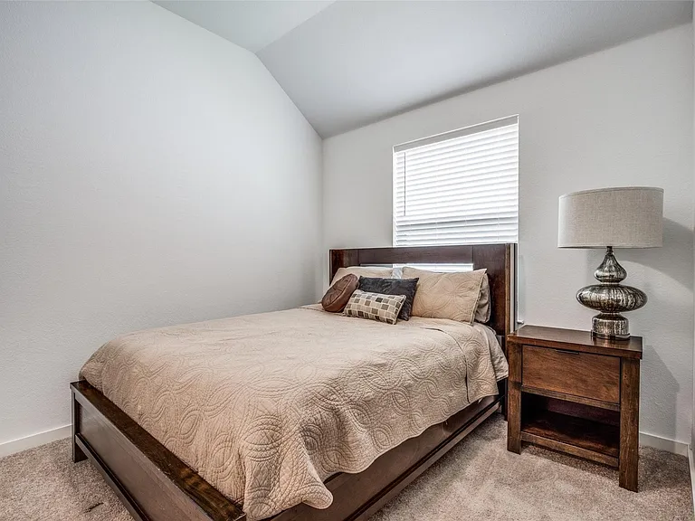1532 Calcot Ln — Photo 11