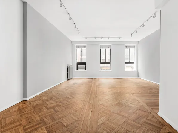 24 W 46th St #3, New York, NY 10036