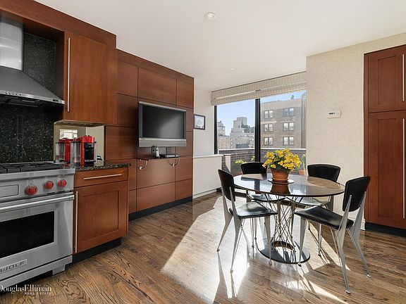 5th image of 30 E 76th St Lbby A