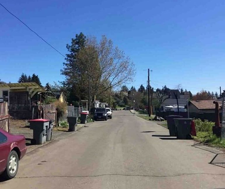 Exterior Neighborhood (street photo)