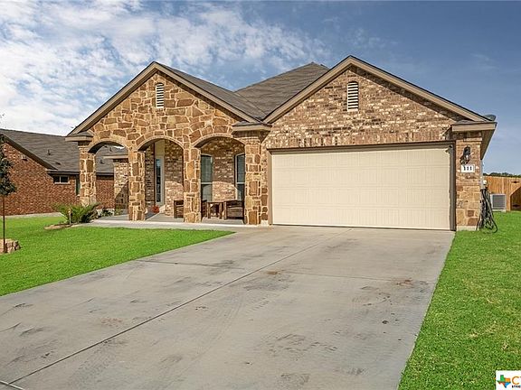 4th image of 111 Christopher Dr