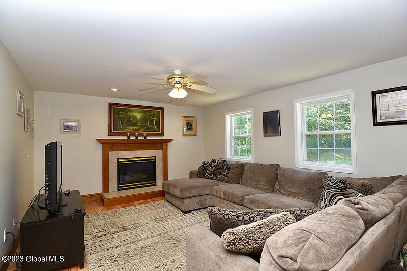 5th image of 26 Gates Avenue