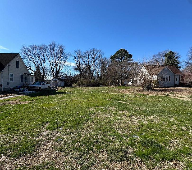 2nd image of 1614 Lynch Rd