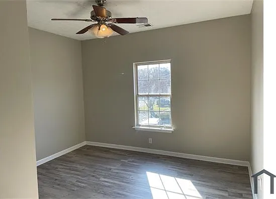 4618 W Market St #203 — Photo 7