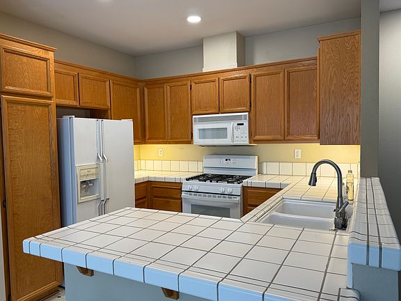 3rd image of 359 Maeve Ct