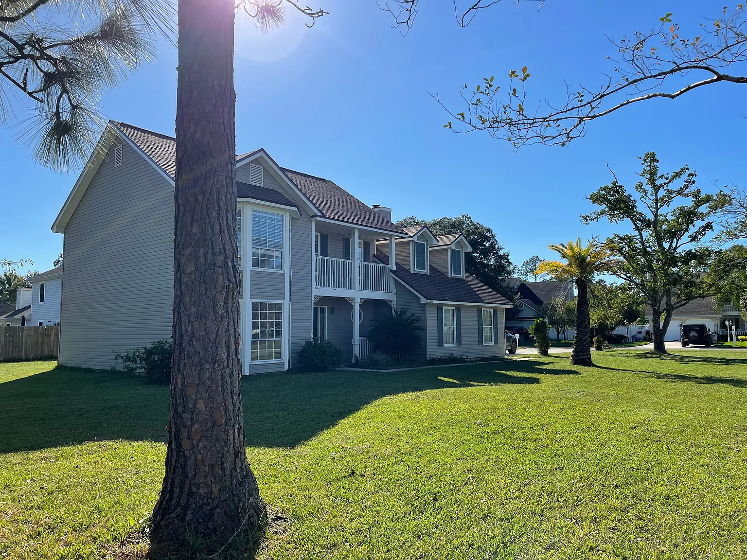 4 bed, 2.5 bath, 2248 sqft, $2,500 — Photo 2