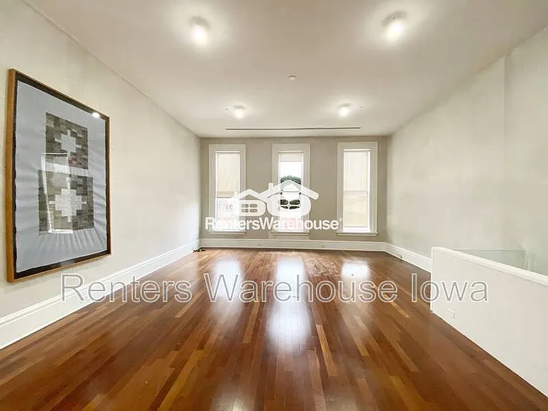 520 1/2 E Grand Ave — Photo 4