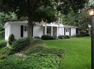121 Warwick Dr, Pittsburgh, PA 15241