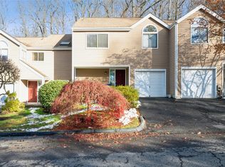 106 Rambling Brook Rd, Chappaqua, NY 10514