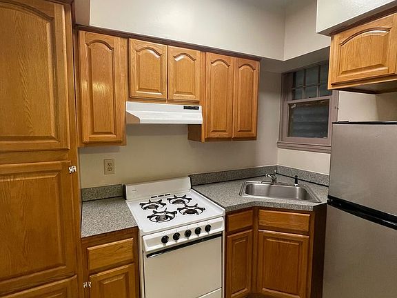 3rd image of 53 Carpenter Ave APT 4