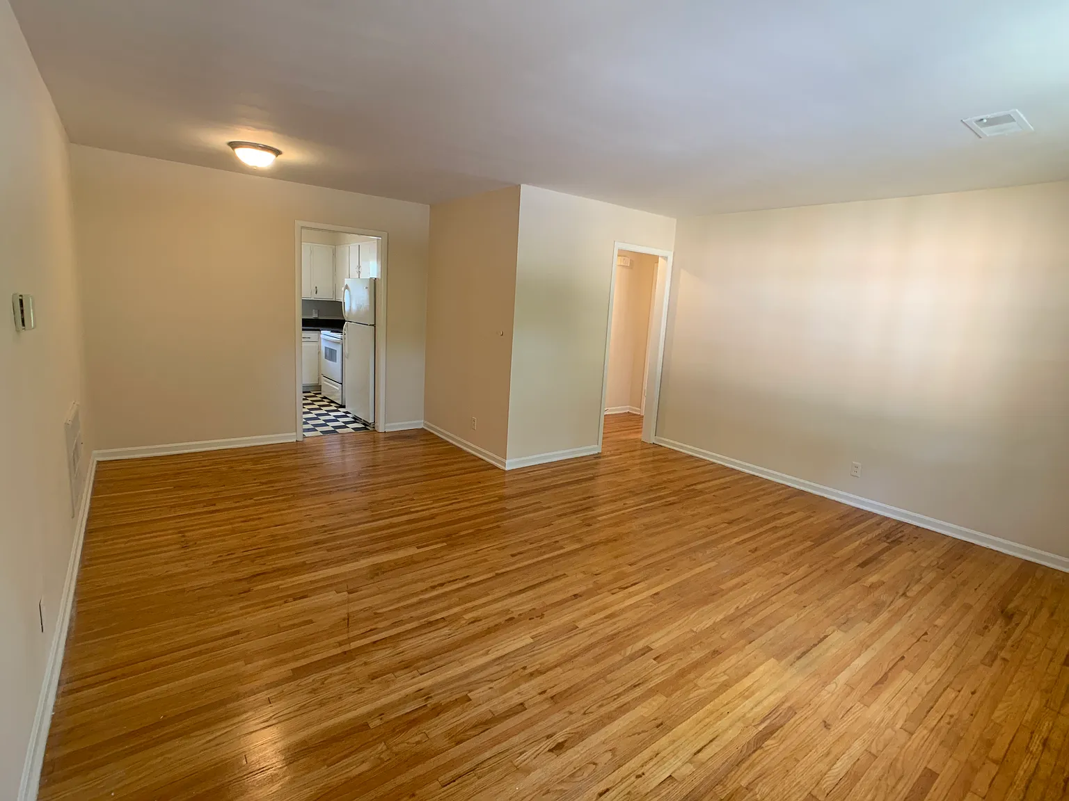 2 bed, 853 sqft, $1,325 — Photo 2