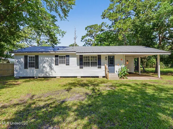 4301 Briggs St, Moss Point, MS 39563