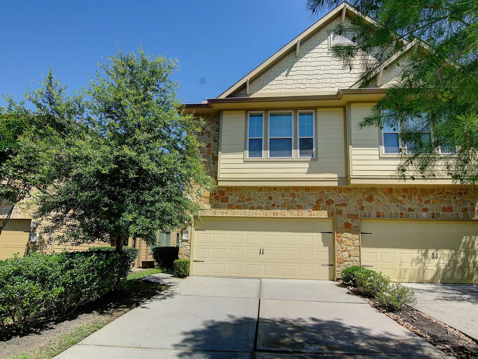 3 bed, 2.5 bath, 1952 sqft, $2,750 — Photo 3