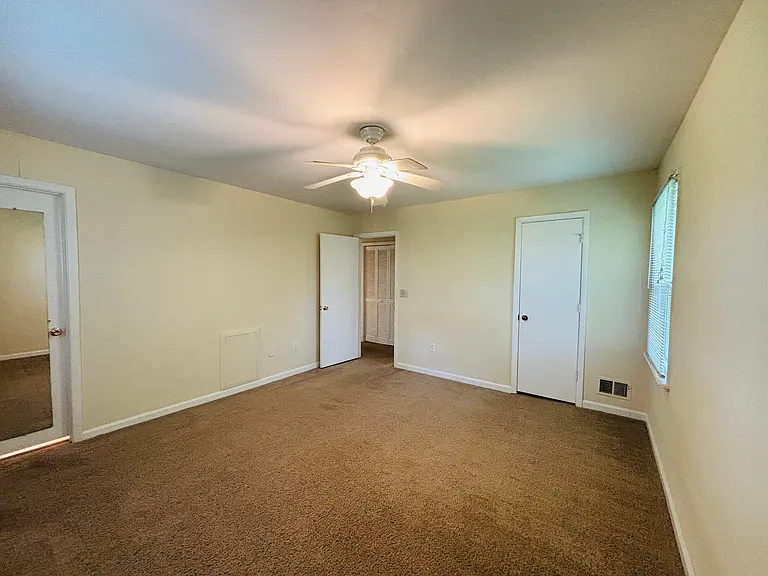 100 Yorkshire Ct — Photo 16