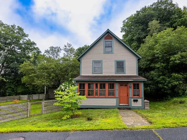 8 Third Avenue, Hartford, VT 05001